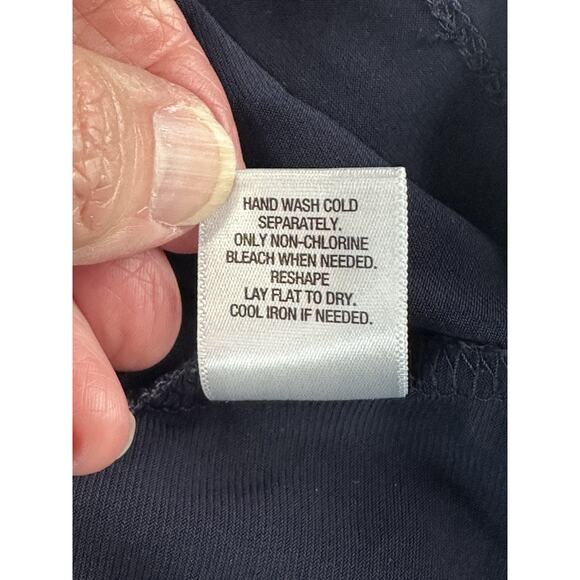 Roz & Ali Women’s Sz 1X Top Blouse Navy White Florals Asymmetrical Hem Tropical - Picture 11 of 13